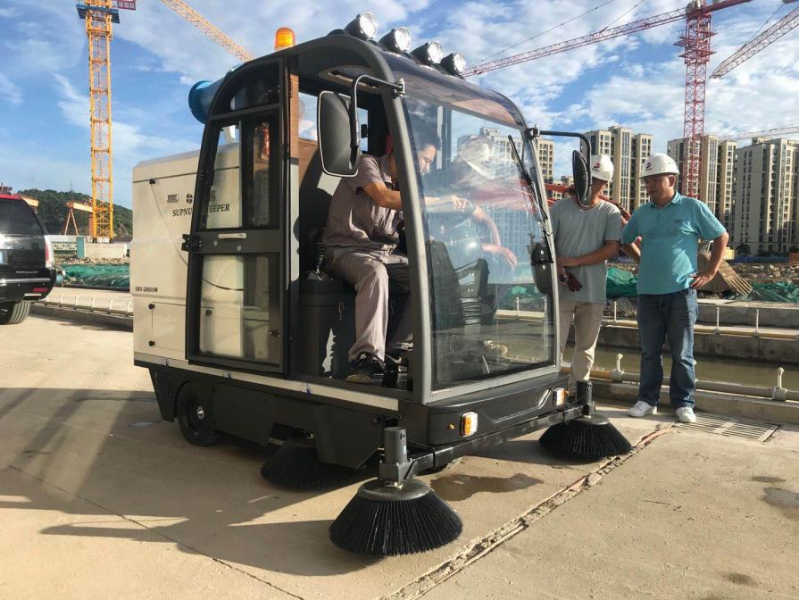 拉萨龙海市电动清扫车：现代城市清洁的新解决方案