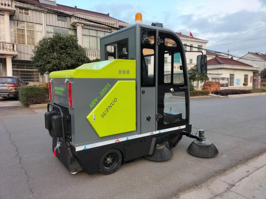 拉萨龙建清扫车_0